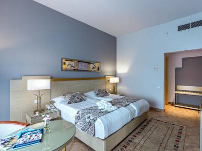 Swiss Inn Pyramids Golf Resort & Swiss Inn Plaza Hotel