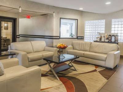 Comfort Inn & Suites Medicine Hat