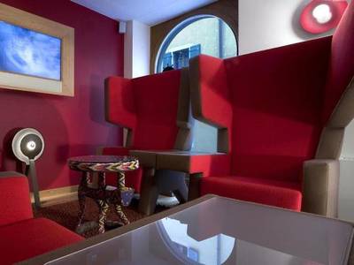 La Cour Des Augustins