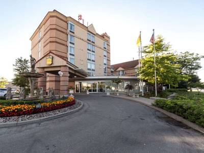 Monte Carlo Inn Airport Suites