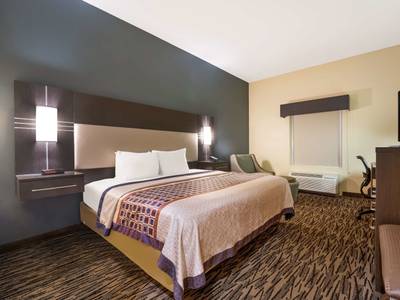 Best Western Bradbury Inn & Suites