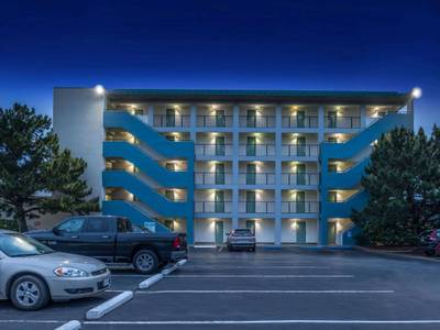 Best Western Plus Holiday Sands Inn & Suites
