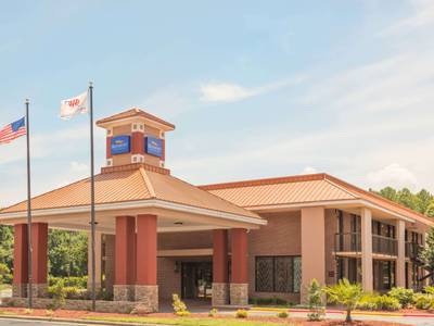 Baymont Inn & Suites Rocky Mount North Battleboro