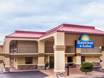 Days Inn & Suites Warner Robins Near Robins AFB