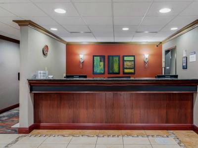 Best Western Plus Cascade Inn & Suites
