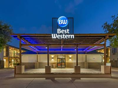 Best Western Rose Garden Inn & Suites