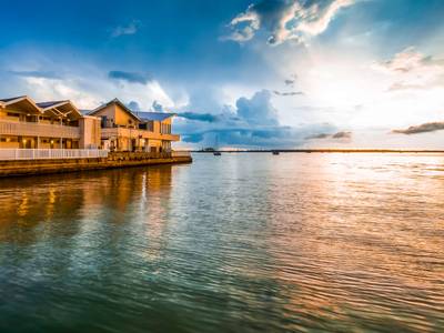 Best Western Plus Yacht Harbor Inn