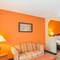 Econo Lodge Inn & Suites