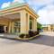Econo Lodge Inn & Suites