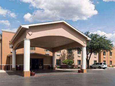 Quality Suites Midland