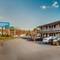 Econo Lodge Inn & Suites