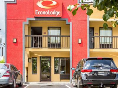 Econo Lodge North