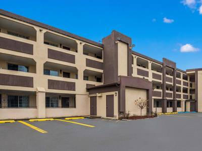 Quality Inn & Suites Downtown