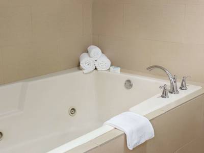 Hampton Inn & Suites Manchester-Bedford