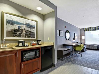 Hampton Inn & Suites Newark Harrison Riverwalk