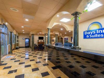 Days Inn and Suites Clovis