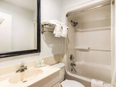 Quality Inn near Six Flags