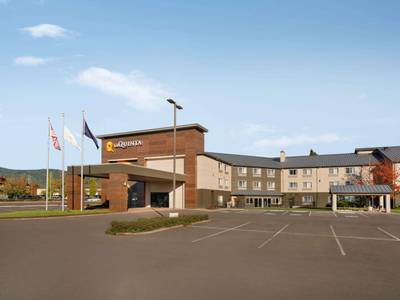 Holiday Inn Express & Suites Eugene/Springfield East I-5