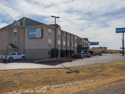 Motel 6 Bernalillo