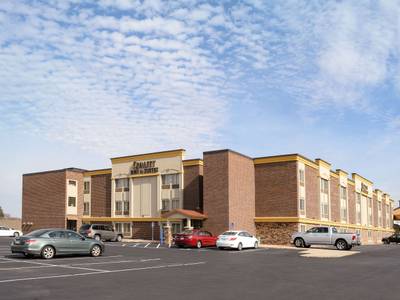 Quality Inn & Suites Starlite Village Conference Center