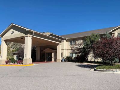 Econo Lodge Inn & Suites