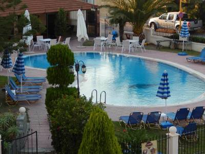 Lyristis Studios & Apartments