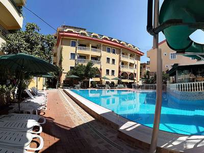 Maxwell Holiday Club