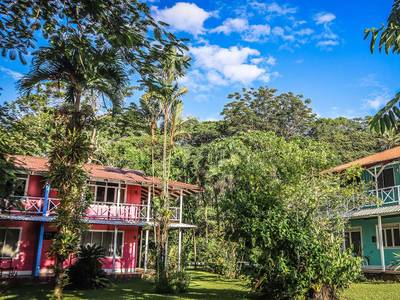 Tortuga Lodge & Gardens