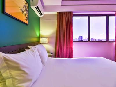 Golden Tulip Address