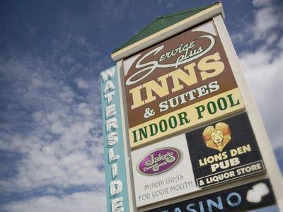 Service Plus Inn and Suites - Grande Prairie
