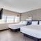 Holiday Inn Express & Suites Toronto - Mississauga