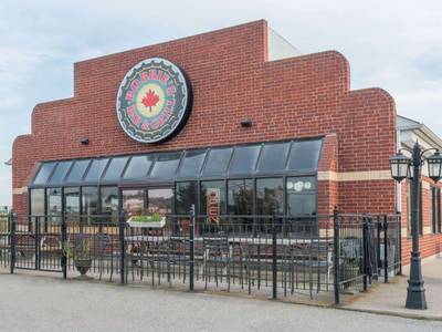 Super 8 Mt Hope Hamilton Intl Arpt ON