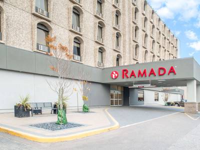 Ramada Hotel & Golf Dome - Saskatoon
