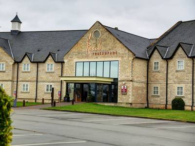 Pastures Lodge & Hotel