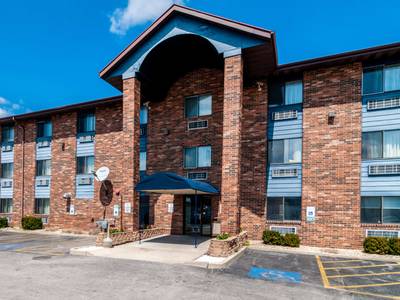 Motel 6 Naperville, IL