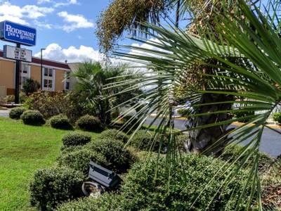 Rodeway Inn & Suites