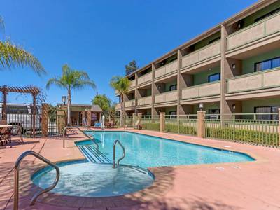 Best Western Plus Forest Park Inn