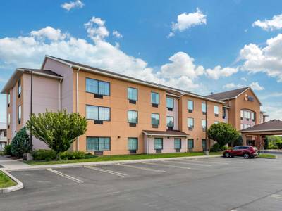 Comfort Inn & Suites Farmington - Victor