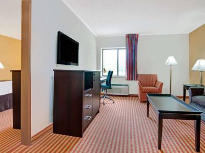 Baymont Inn and Suites Kansas City South