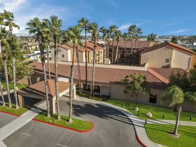 Courtyard Huntington Beach Fountain Valley