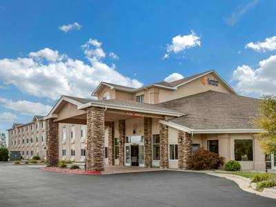 Comfort Inn & Suites Diamondale – Lansing
