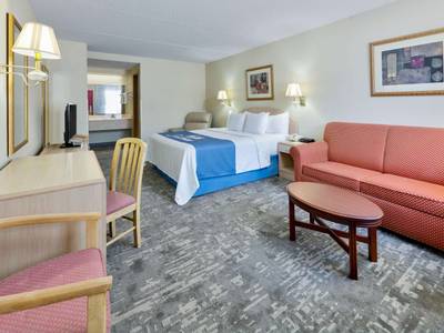 Days Inn & Suites Bentonville