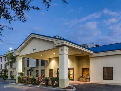 Days Inn & Suites Lakeland