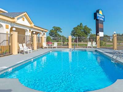 Days Inn & Suites Osceola