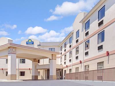 Days Inn and Suites Laurel