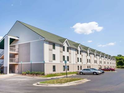 Days Inn Lanham Washington D.C