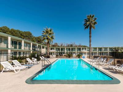 Days Inn Richmond Hill/Savannah