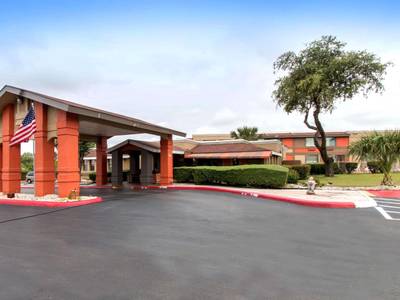 Quality Inn & Suites I-35 near AT&T Center