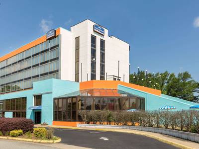 Howard Johnson Plaza Hotel Williamsburg