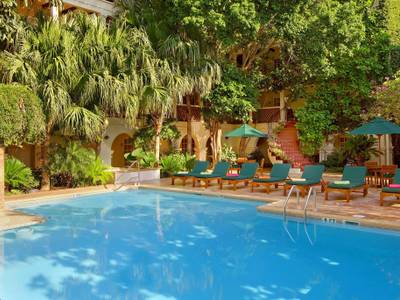 La Posada Hotel & Suites